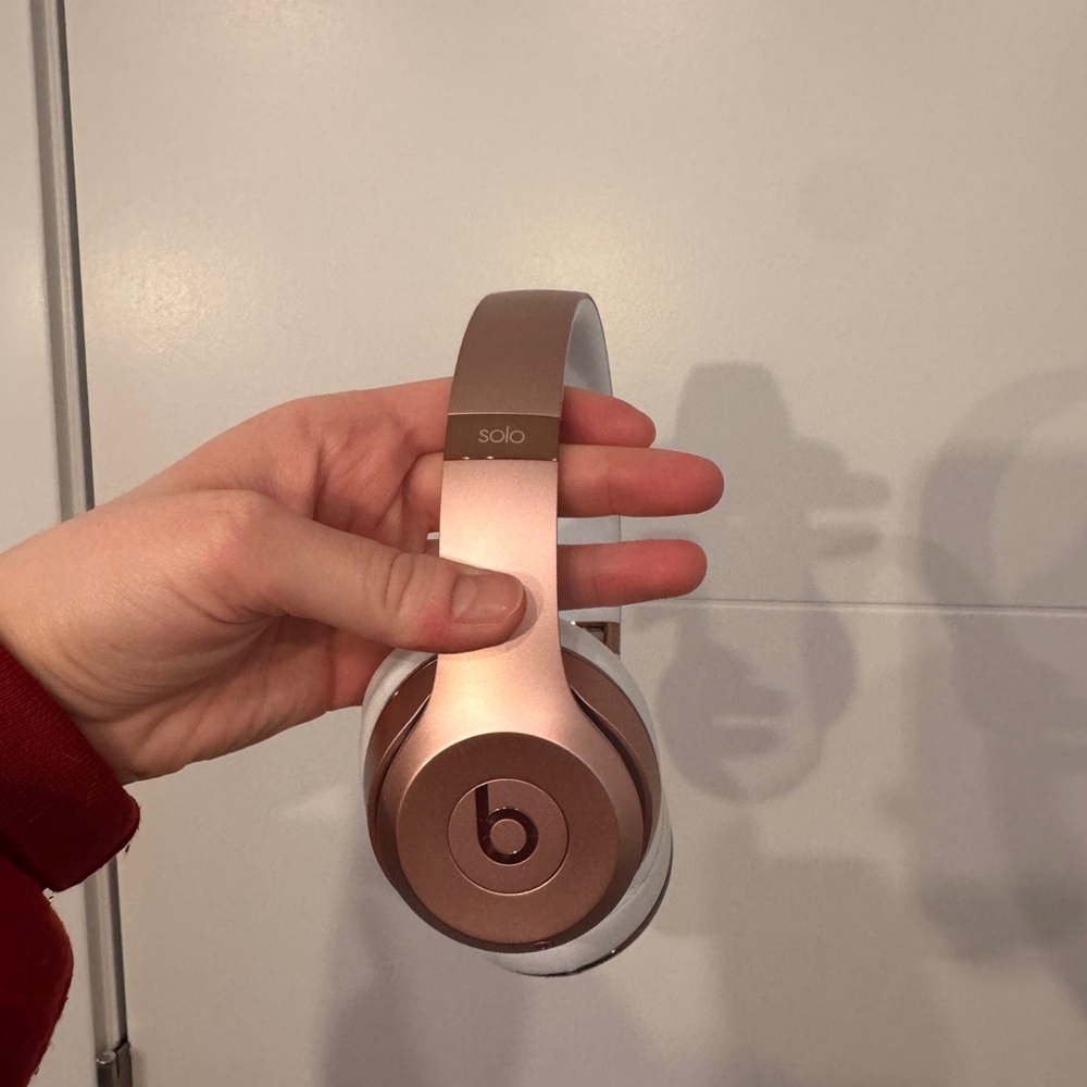Beats Solo 2 Wireless Headphones - Rose Gold